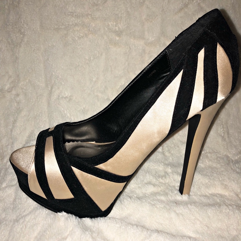 Heels - Picture 2 of 2